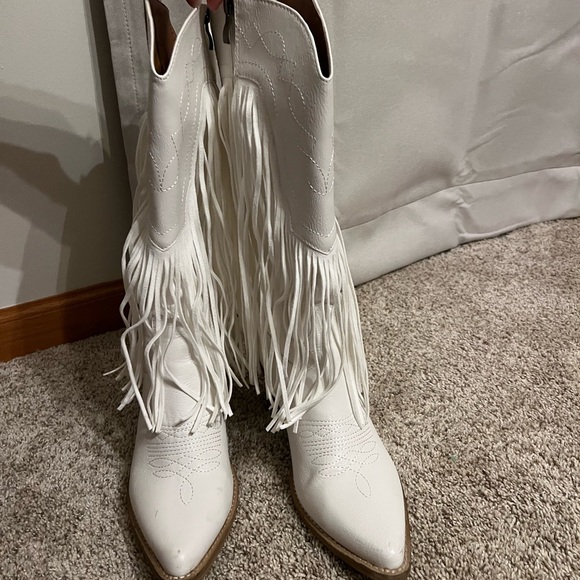 BEAST FASHION White Fringe Heeled Boots - Picture 4 of 9